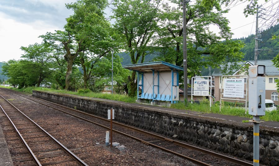 長良川鉄道で行く紅葉の郡上大和・古今伝授の里