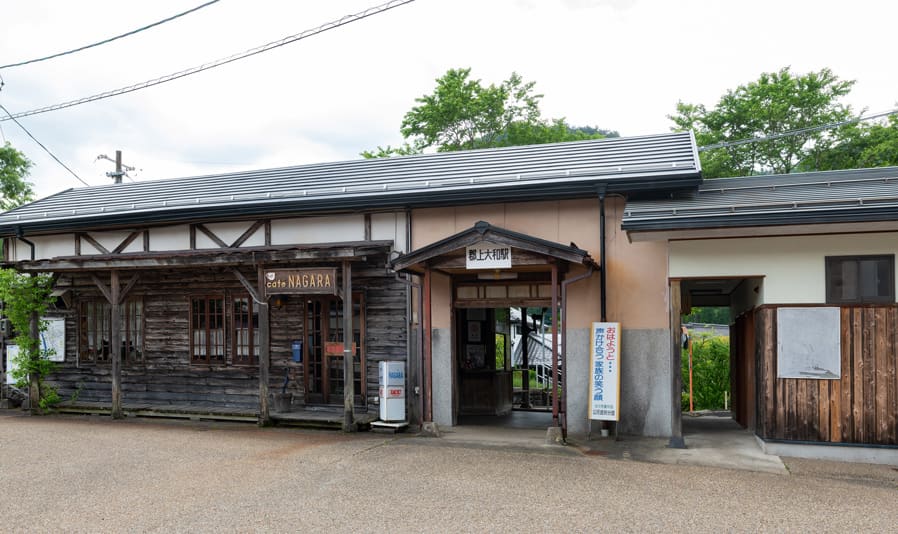 長良川鉄道で行く紅葉の郡上大和・古今伝授の里